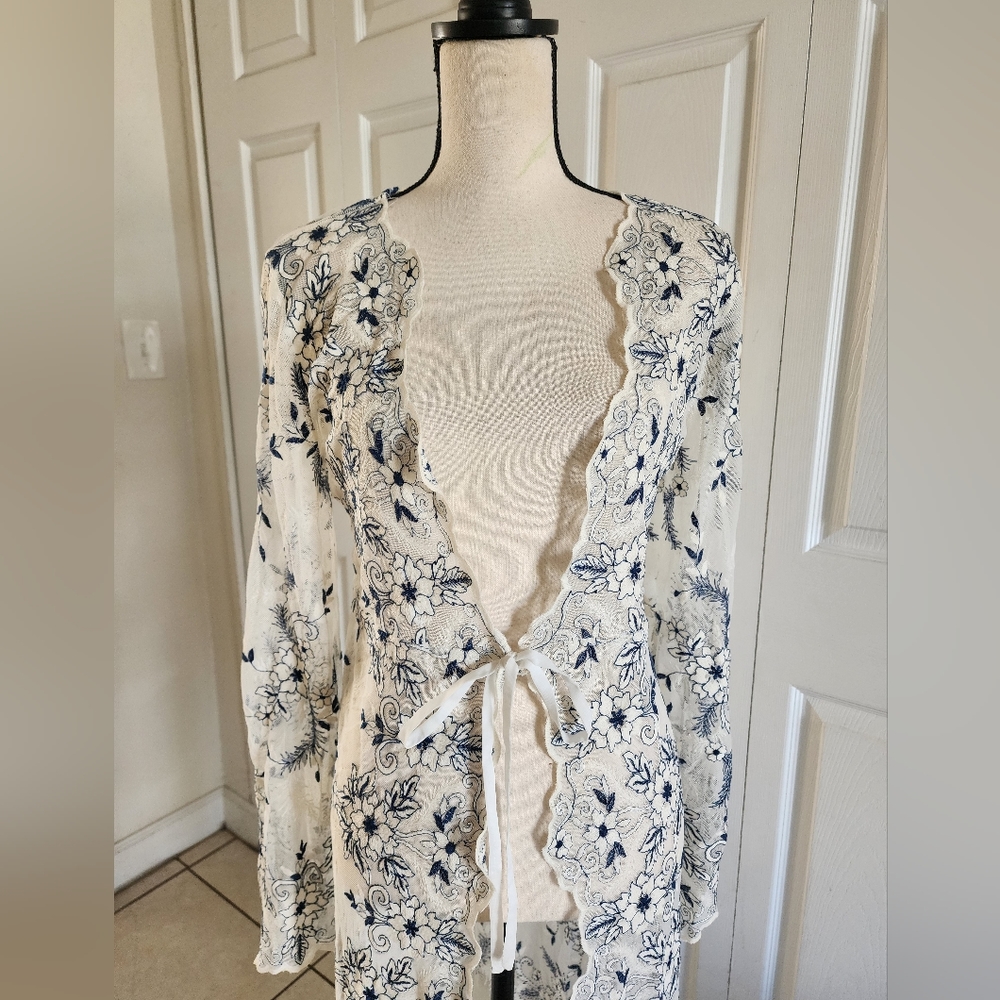 Vintage Style Embroidered Robe - Picture 3 of 11